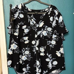 Torrid Harper Black, White & Blue Floral Blouse with Flutter Sleeves 1X 14-16